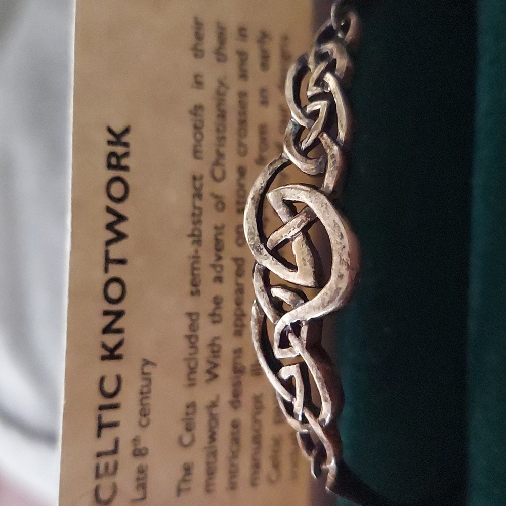 Celtic knotwork bangle - Picture 2 of 5